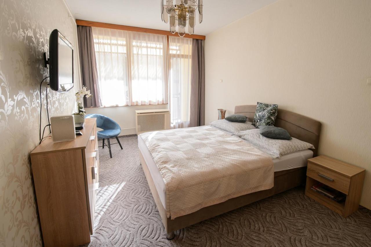 Lujzi Apartman Eger Ngoại thất bức ảnh